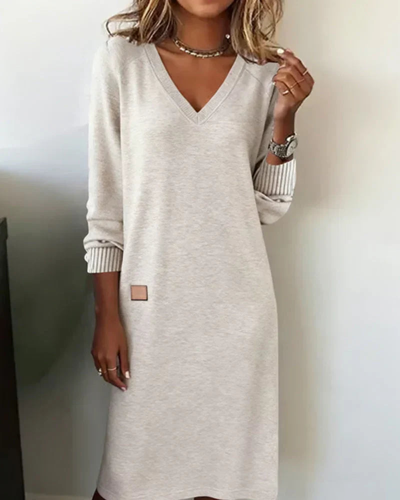 Nita – Cozy V-Neck Sweater Midi Dress