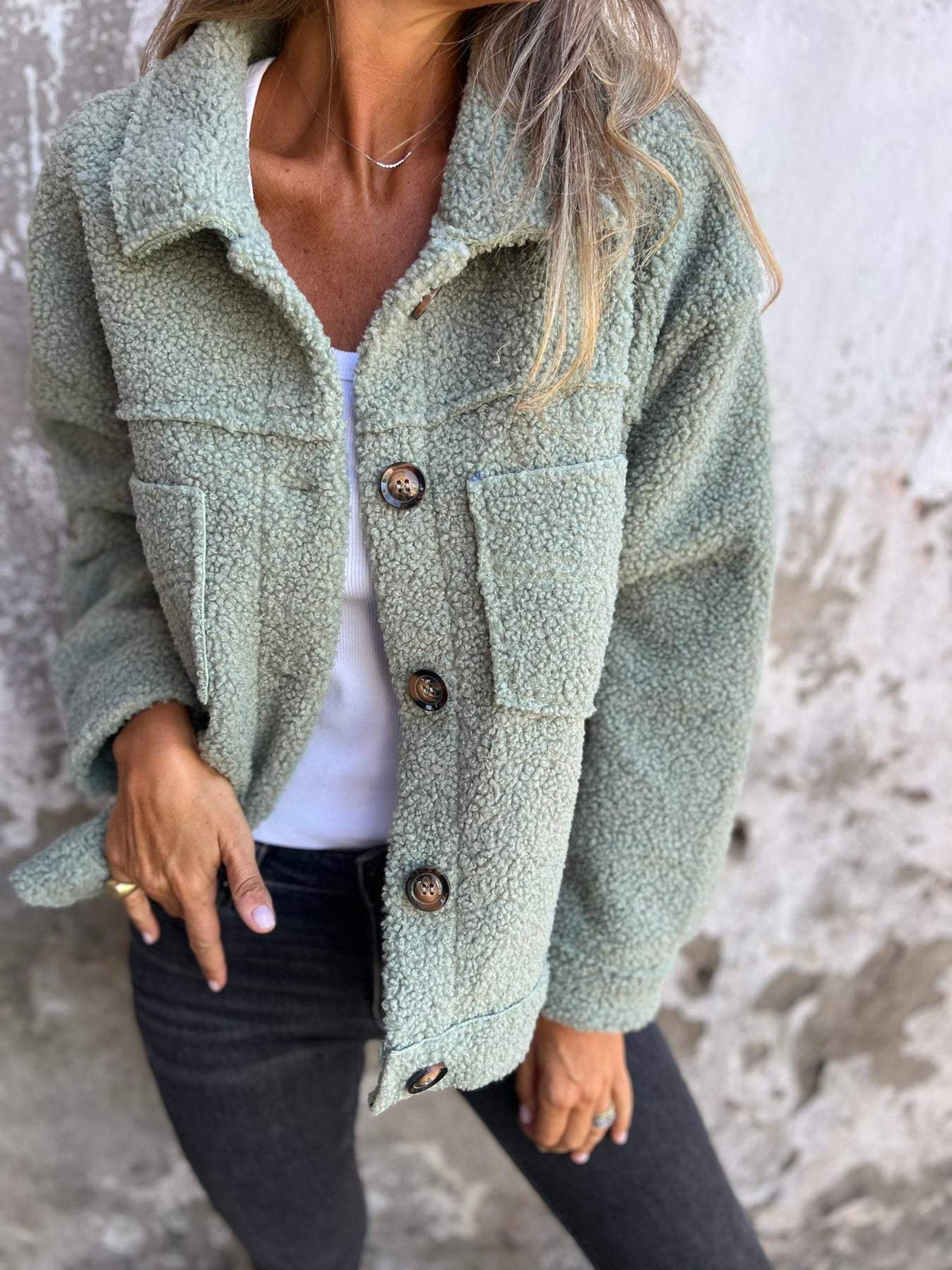 Jacqueline – Cozy Sherpa-Look Button Jacket