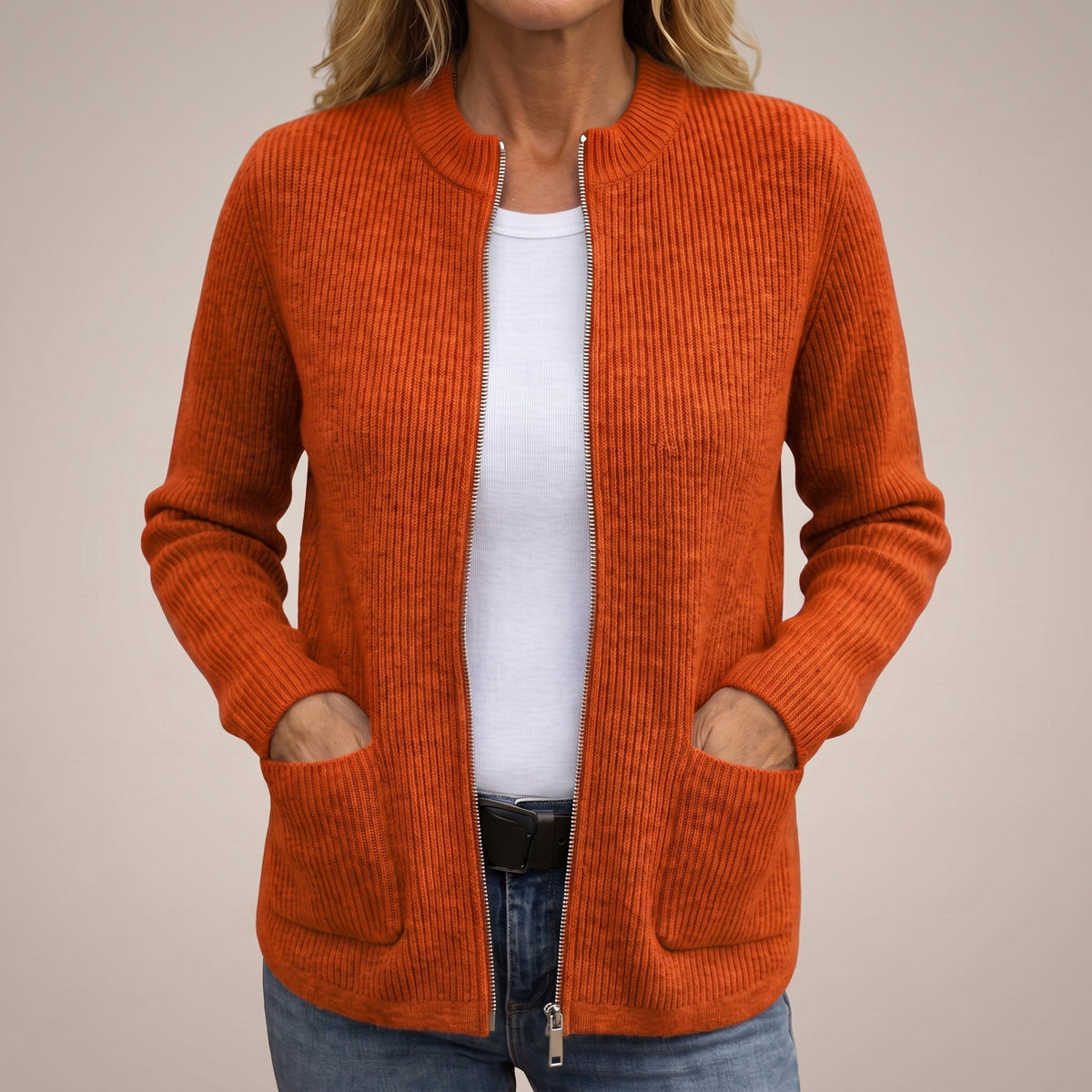 Marilyn – Ribbed Zip-Up Cardigan with Deep Pockets