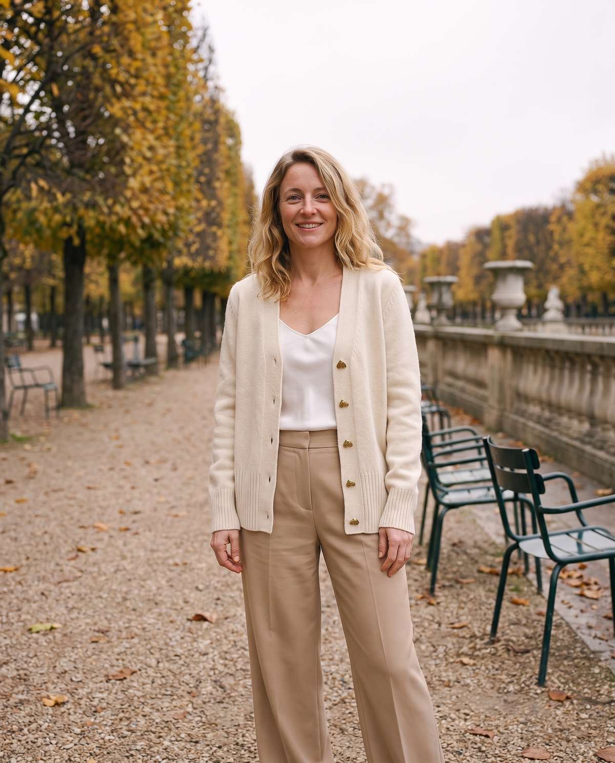Rachel – V-Neck Cardigan with Heart Buttons
